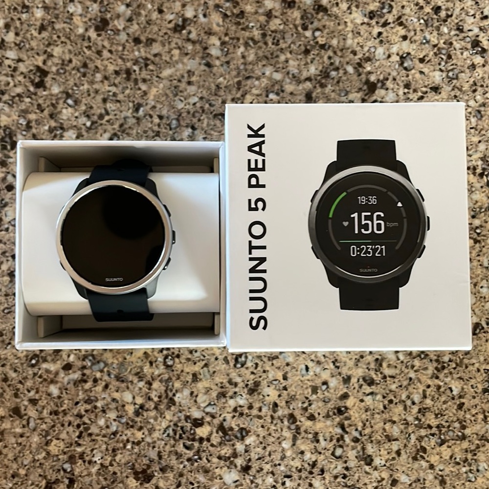 Suunto 5 Peak lightweight multisport watch for training, exploring and wellbeing
